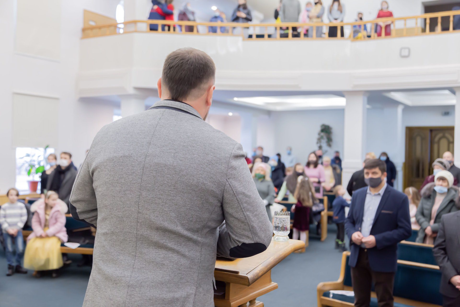 How Should Pastors Respond to Criticisms and Division? - Radical.net